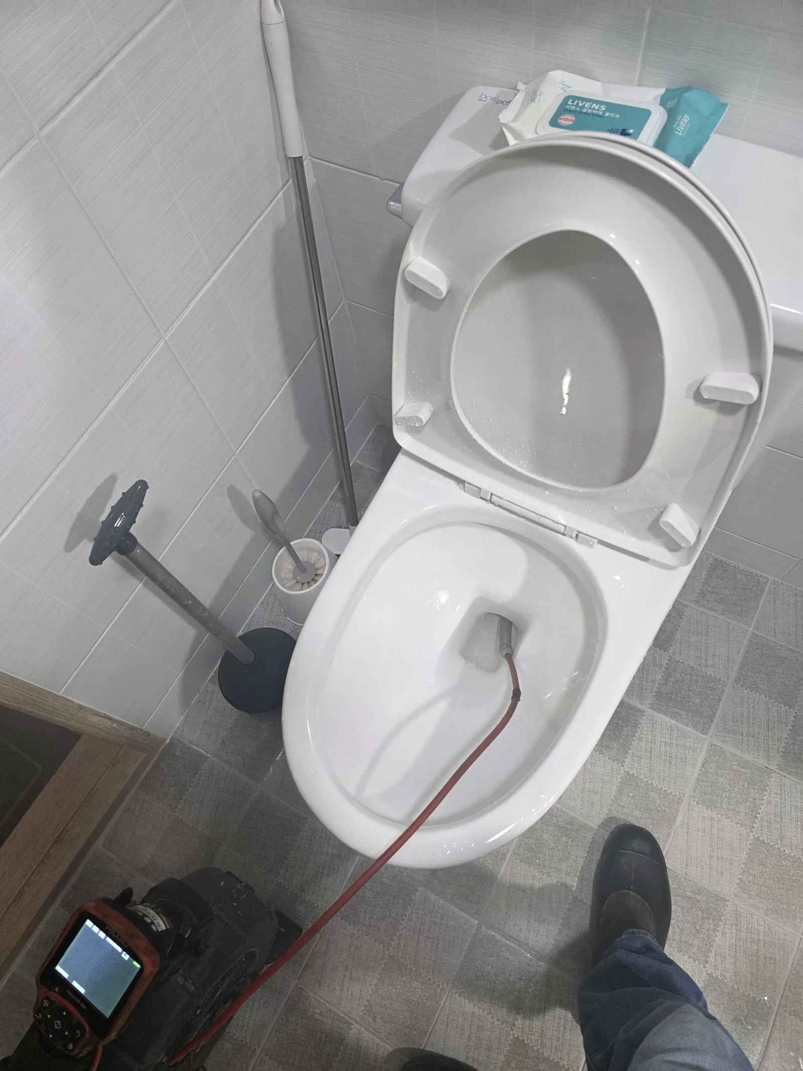 변기 막힘 작업 사진